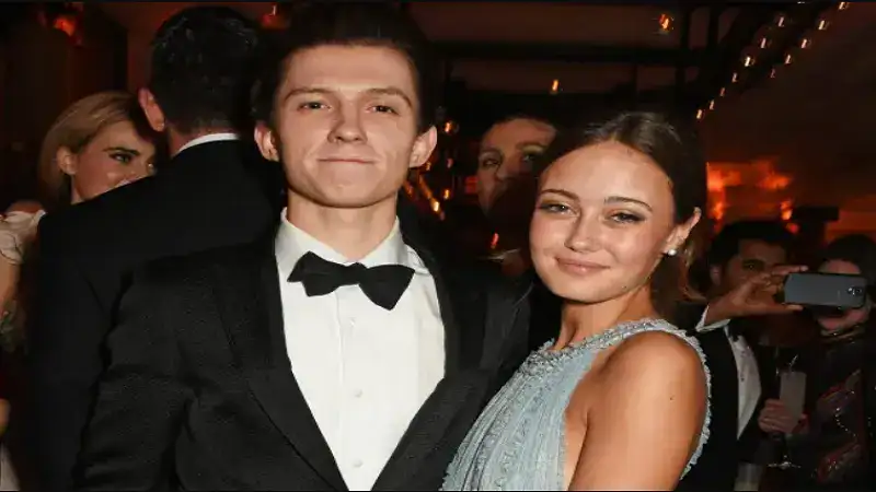 Ella Purnell Relationship